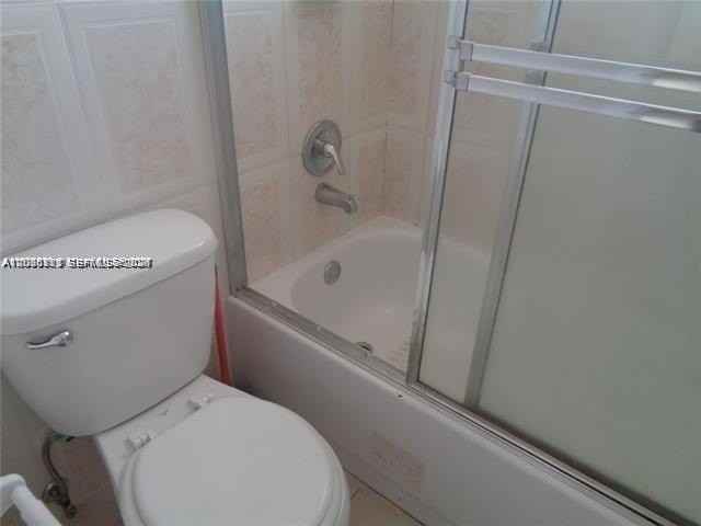 16150 Ne 21st Ave #6 - Photo 6 of 9