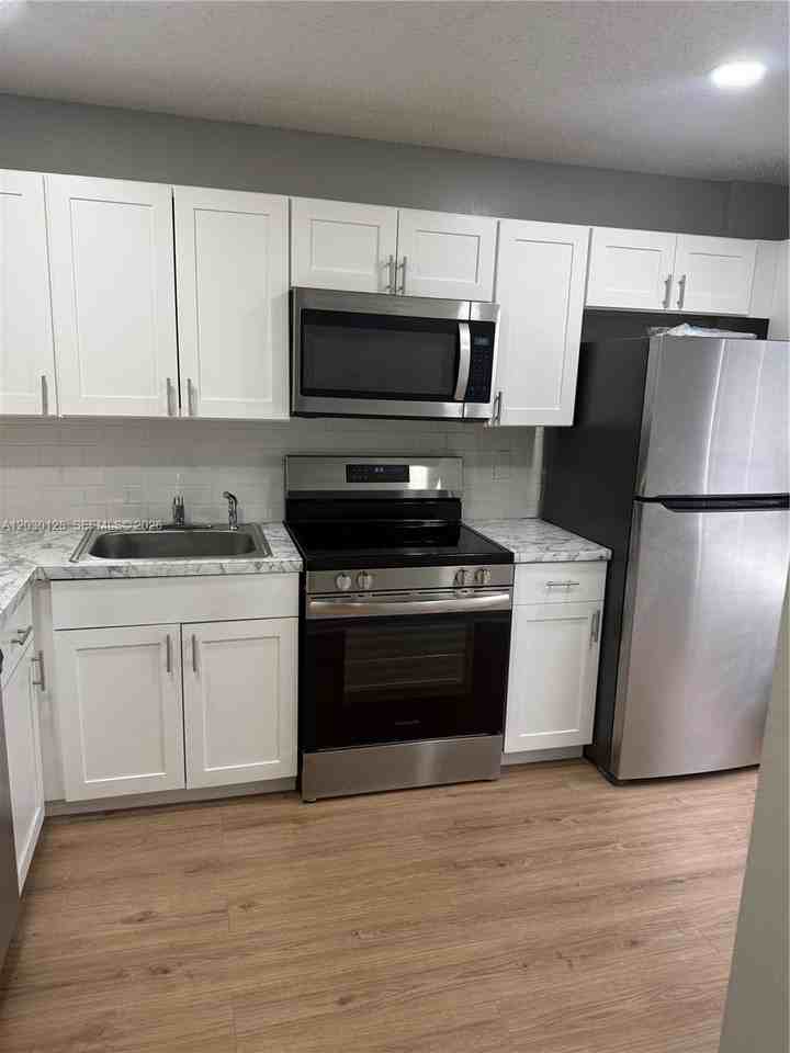 2220 Sw 81st Ave #2220 - Photo 5 of 11