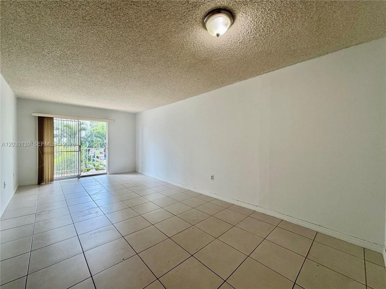 901 Sw 37th Ave #25 - Photo 2 of 10