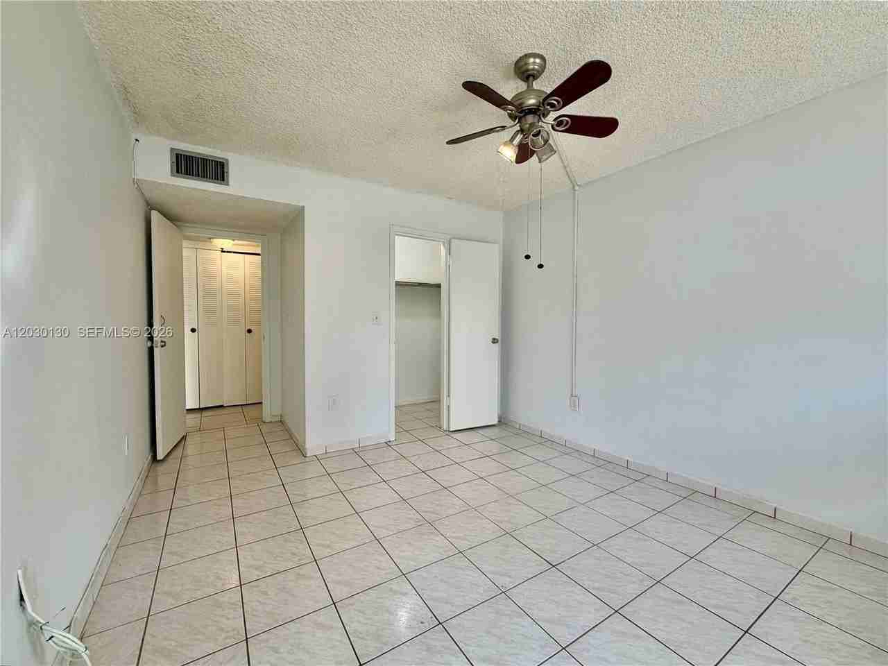 901 Sw 37th Ave #25 - Photo 4 of 10
