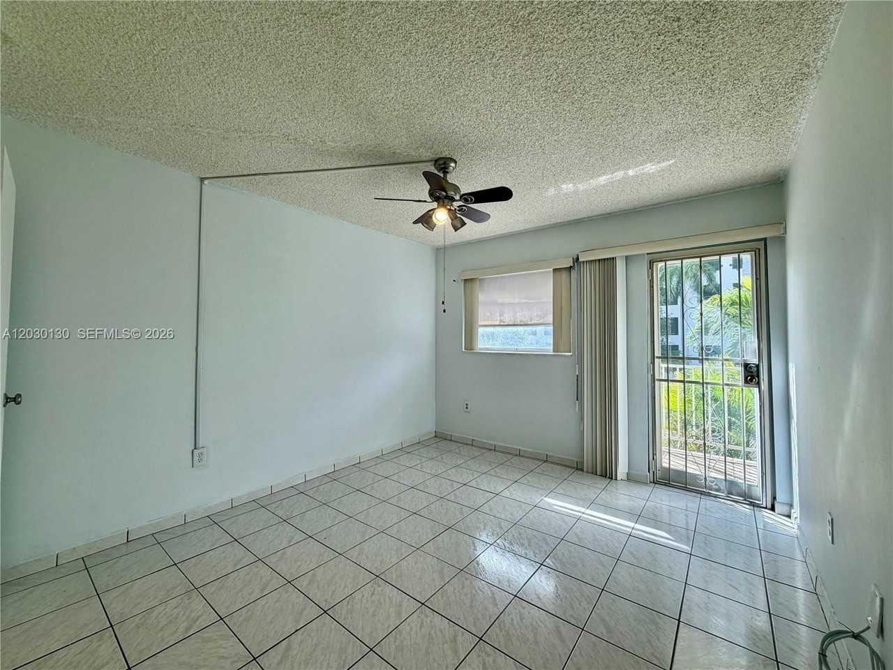 901 Sw 37th Ave #25 - Photo 5 of 10