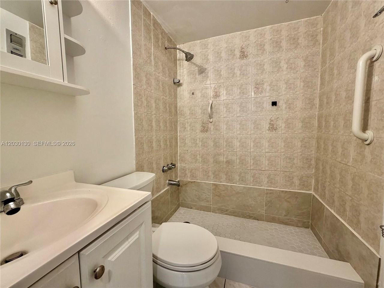 901 Sw 37th Ave #25 - Photo 7 of 10