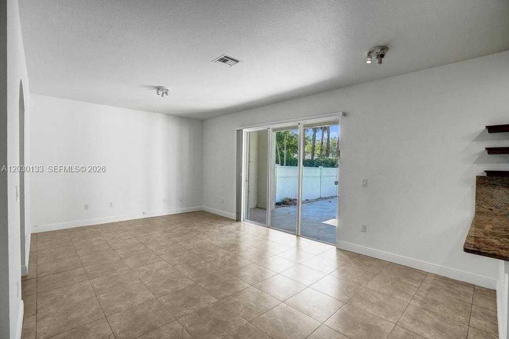 17026 Nw 19th St - Photo 7 of 50