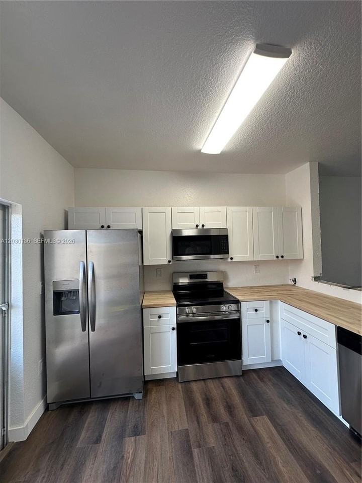 13757 Sw 170th Ter #13757 - Photo 2 of 12