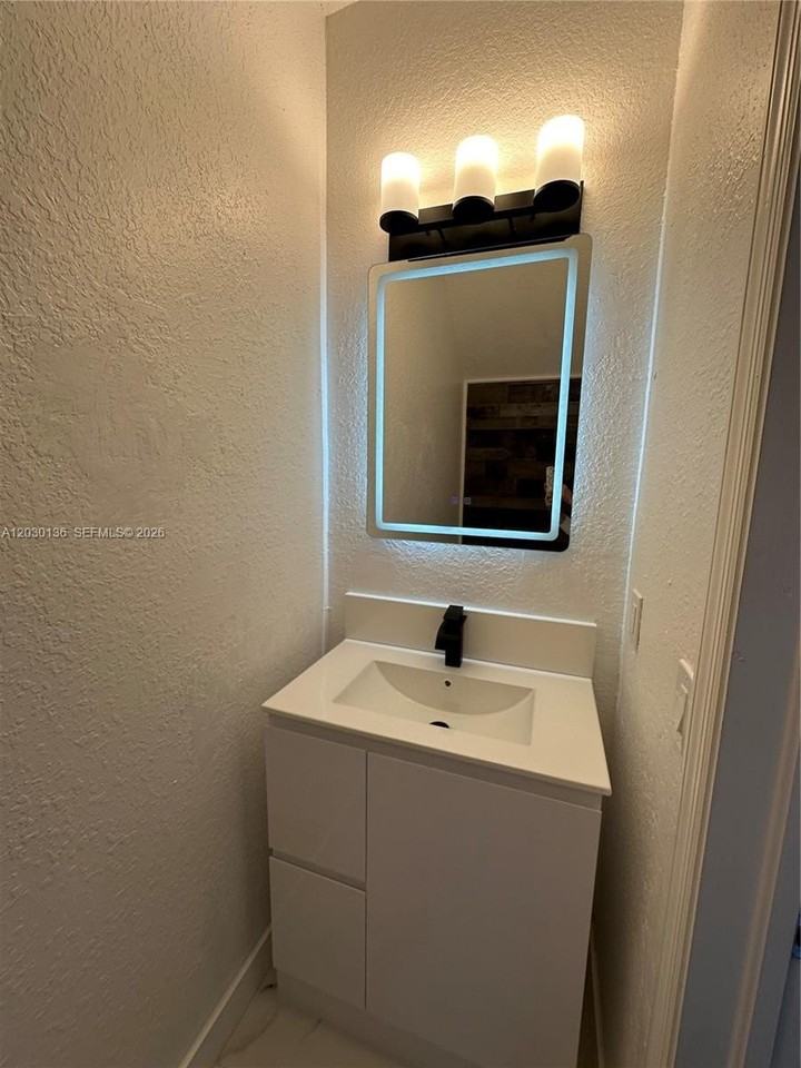 13757 Sw 170th Ter #13757 - Photo 4 of 12
