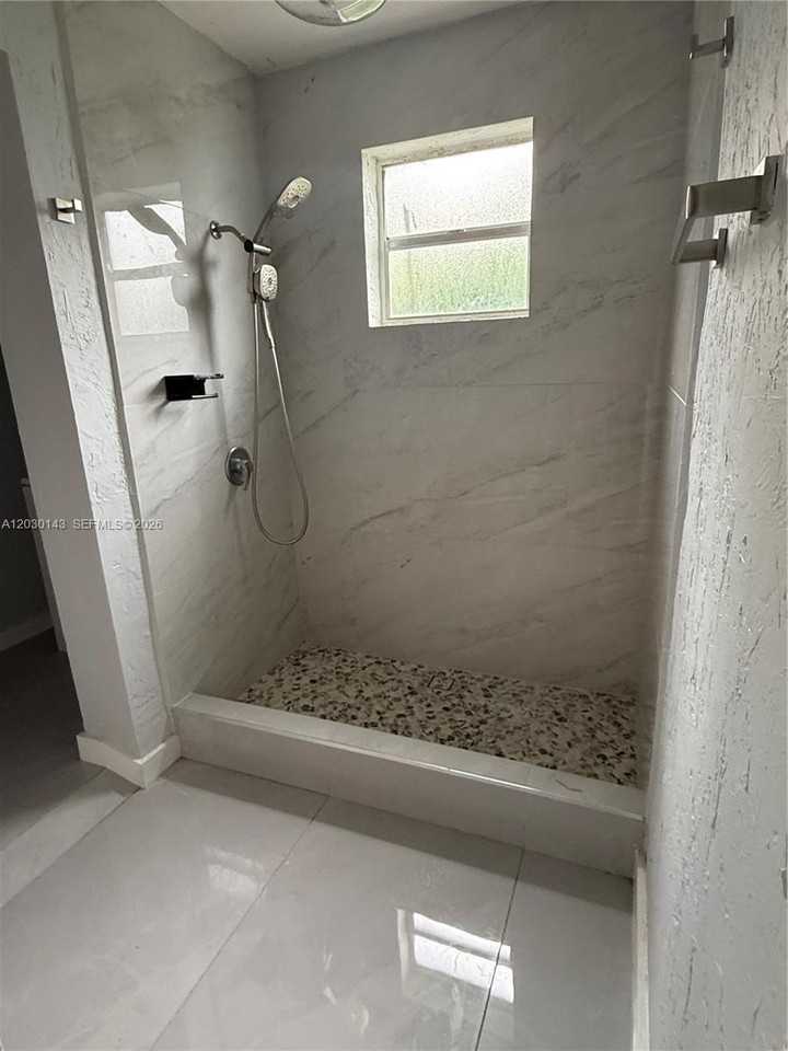 102 Nw 1st Ave #102 - Photo 4 of 9
