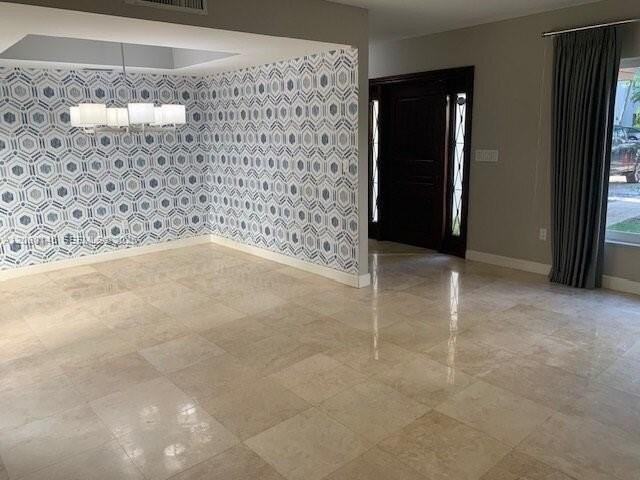 423 Alhambra Cir - Photo 5 of 40