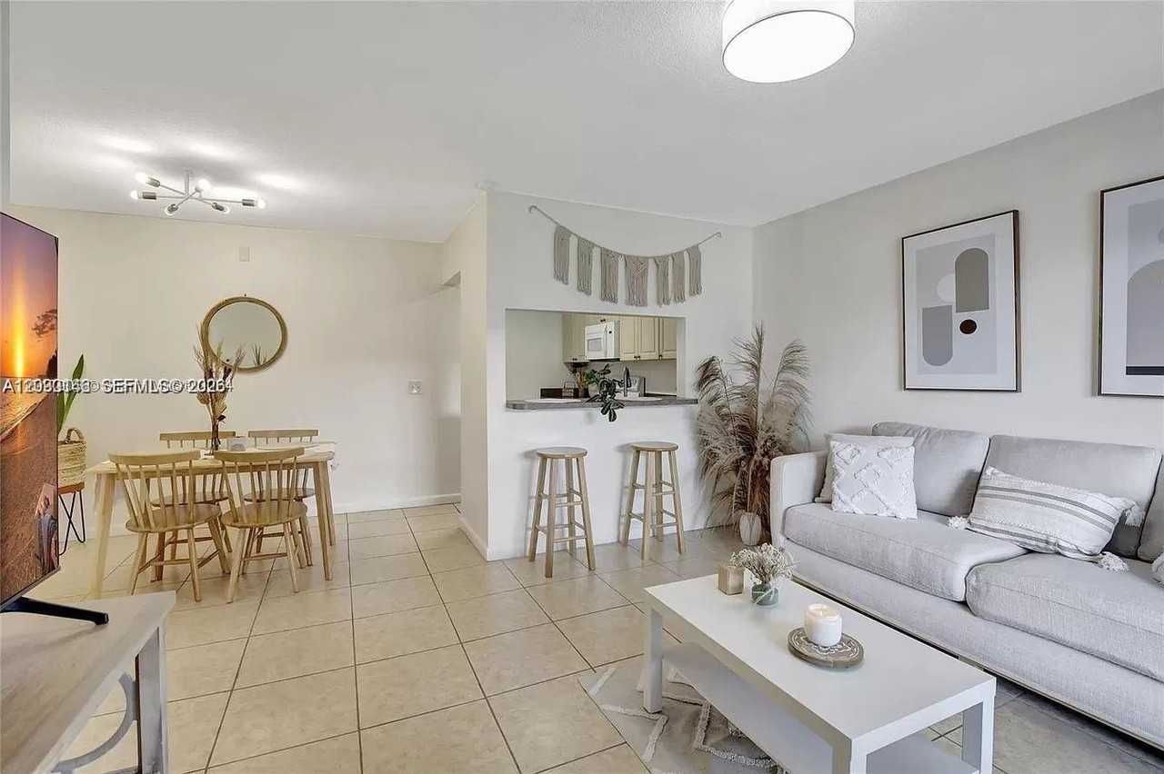 561 Nw 100th Pl #201 - Photo 5 of 24