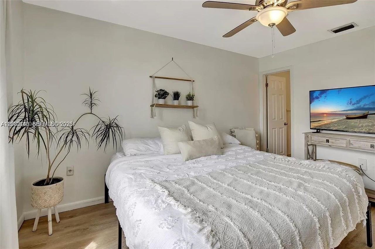 561 Nw 100th Pl #201 - Photo 6 of 24