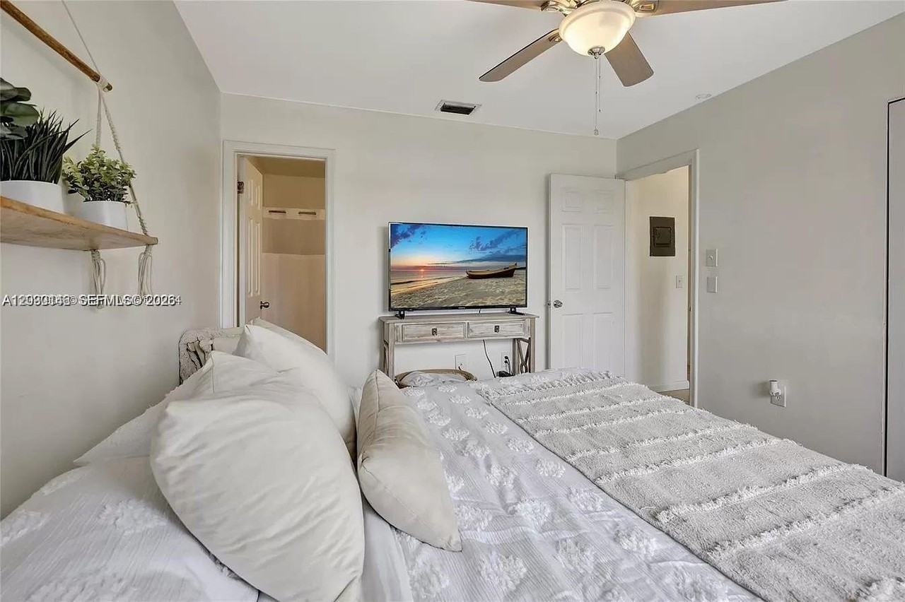 561 Nw 100th Pl #201 - Photo 7 of 24
