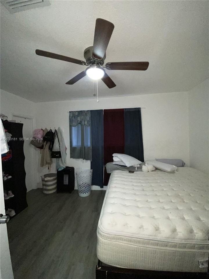 7361 Nw 35th St #1-4 - Photo 5 of 6