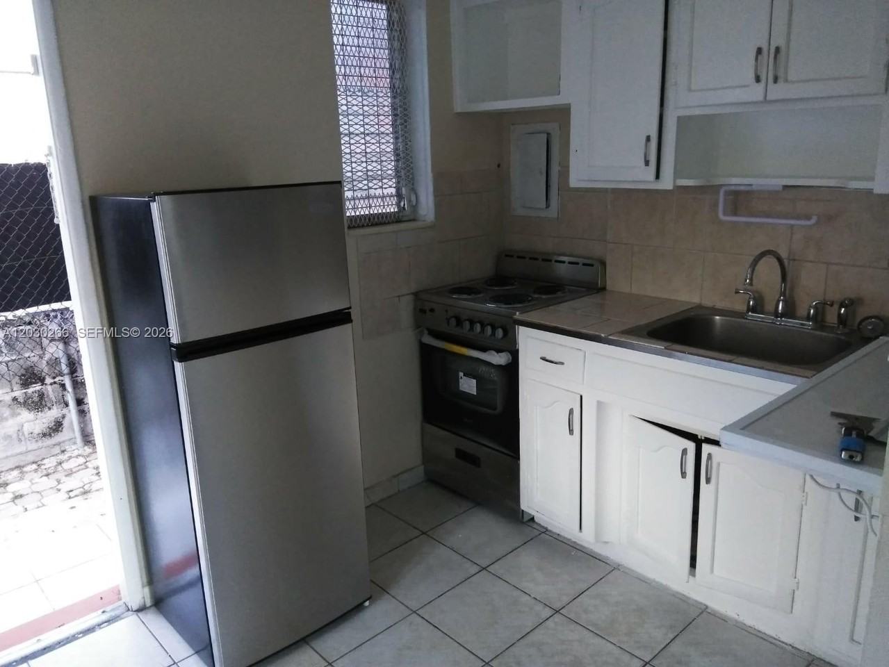 1821 Sw 7th St #7 - Photo 3 of 15