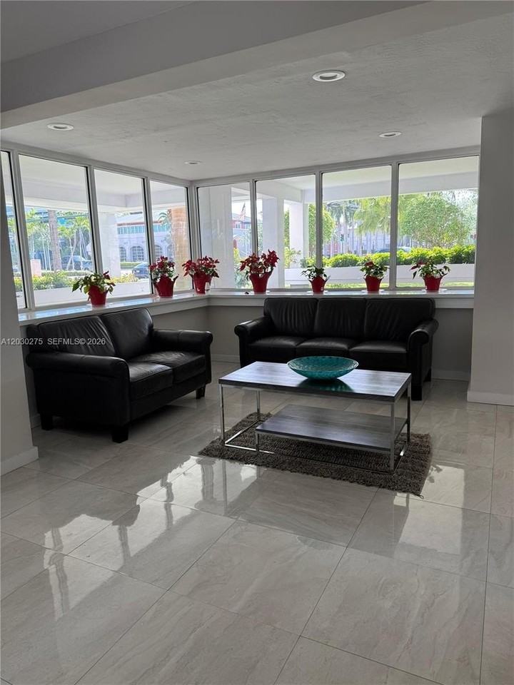 555 Crandon Blvd #43 - Photo 4 of 26