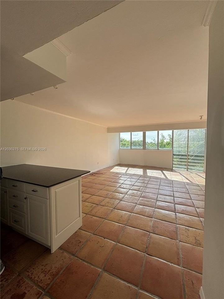 555 Crandon Blvd #43 - Photo 6 of 26