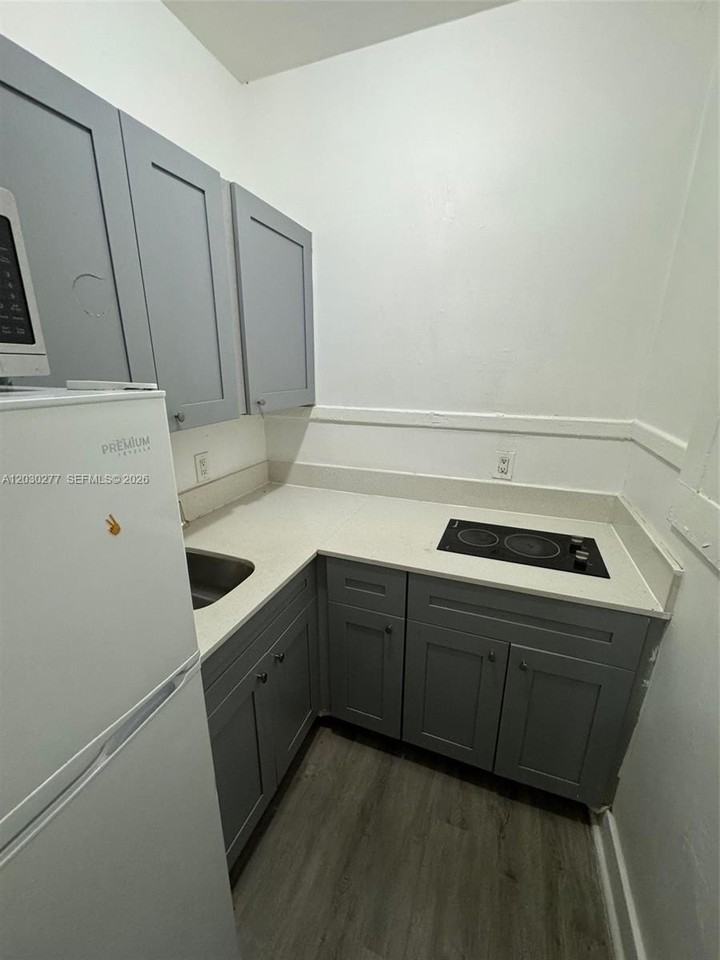 1552 Sw 2nd St #3 - Photo 2 of 6