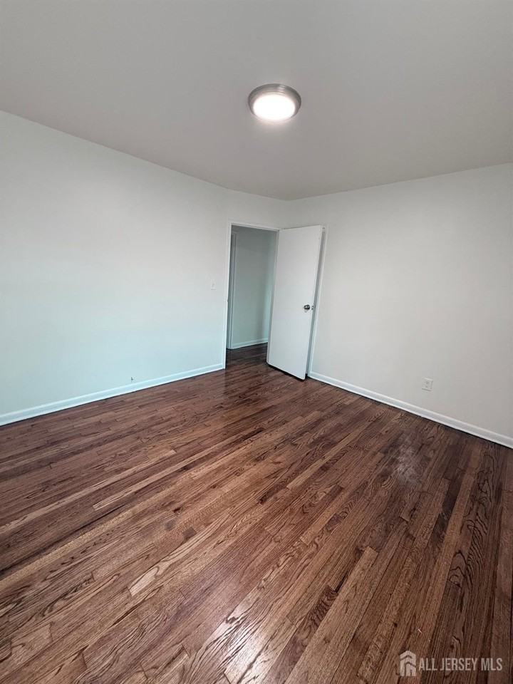 260 Loring Ave #3B - Photo 4 of 6