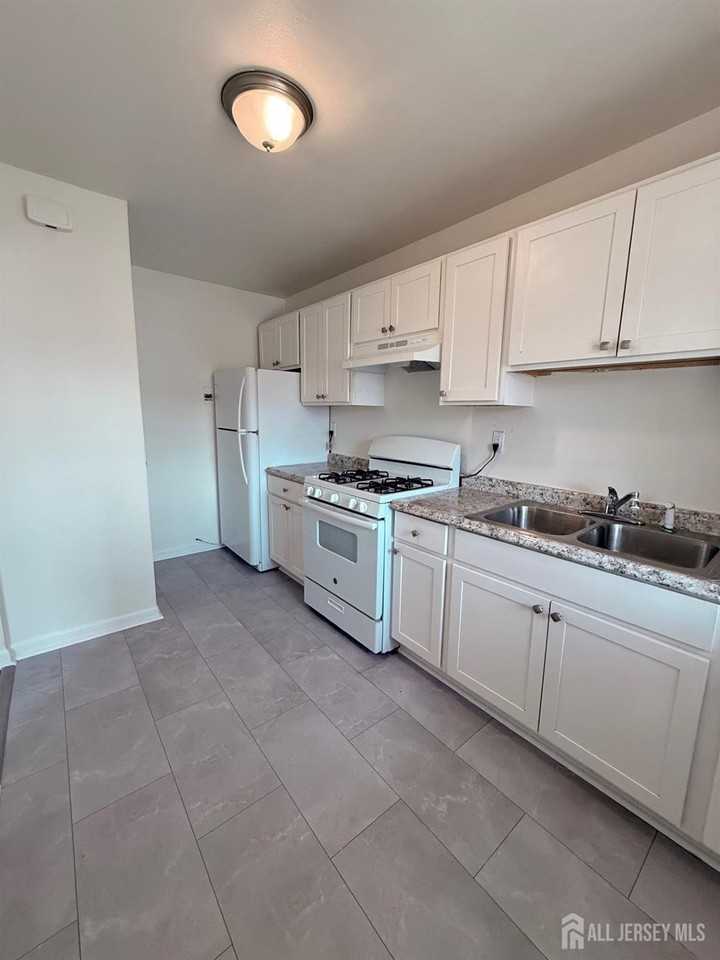 260 Loring Ave #3B - Photo 5 of 6
