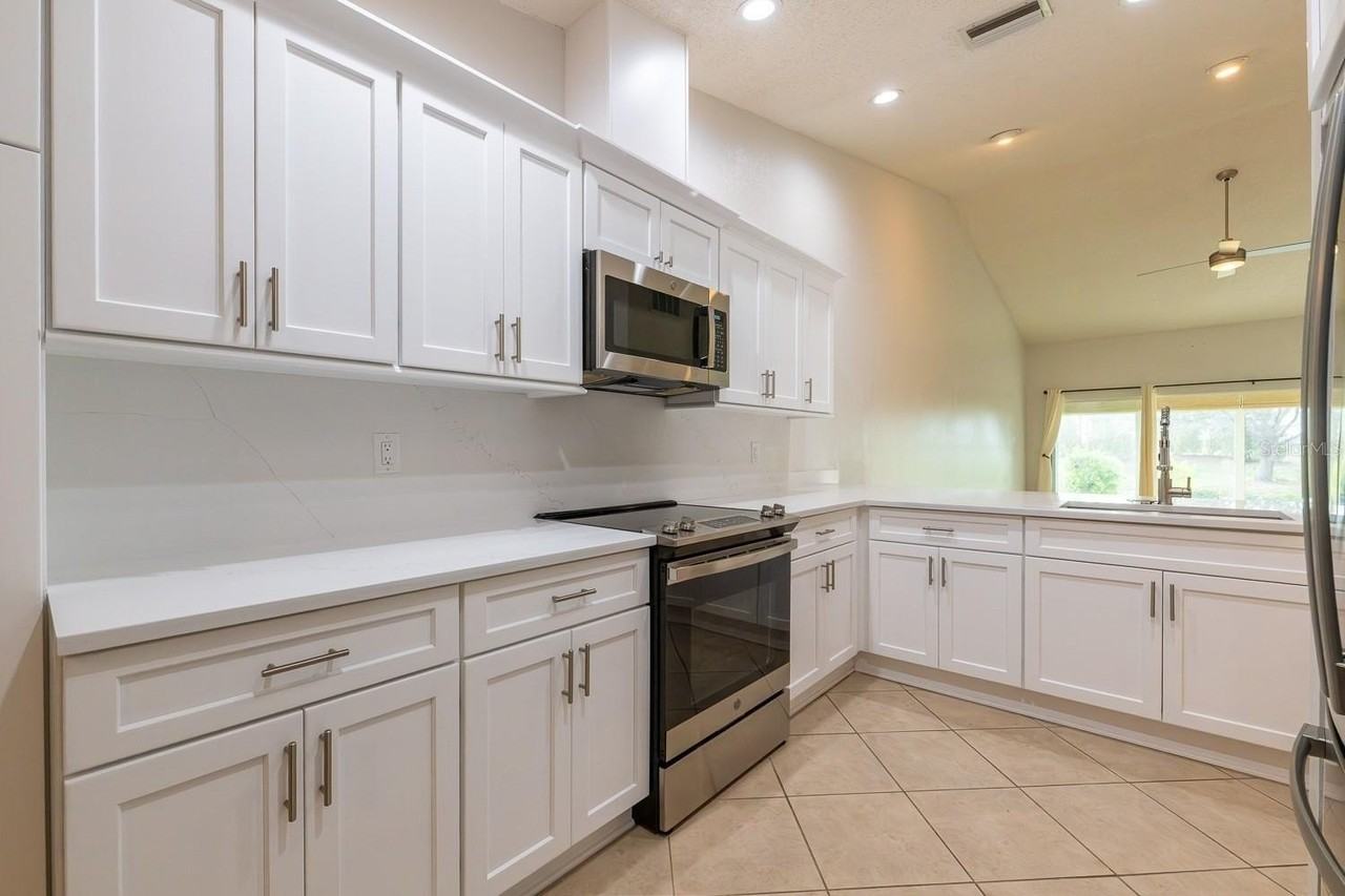 12235 Sw Kingsway Cir #C6 - Photo 3 of 7