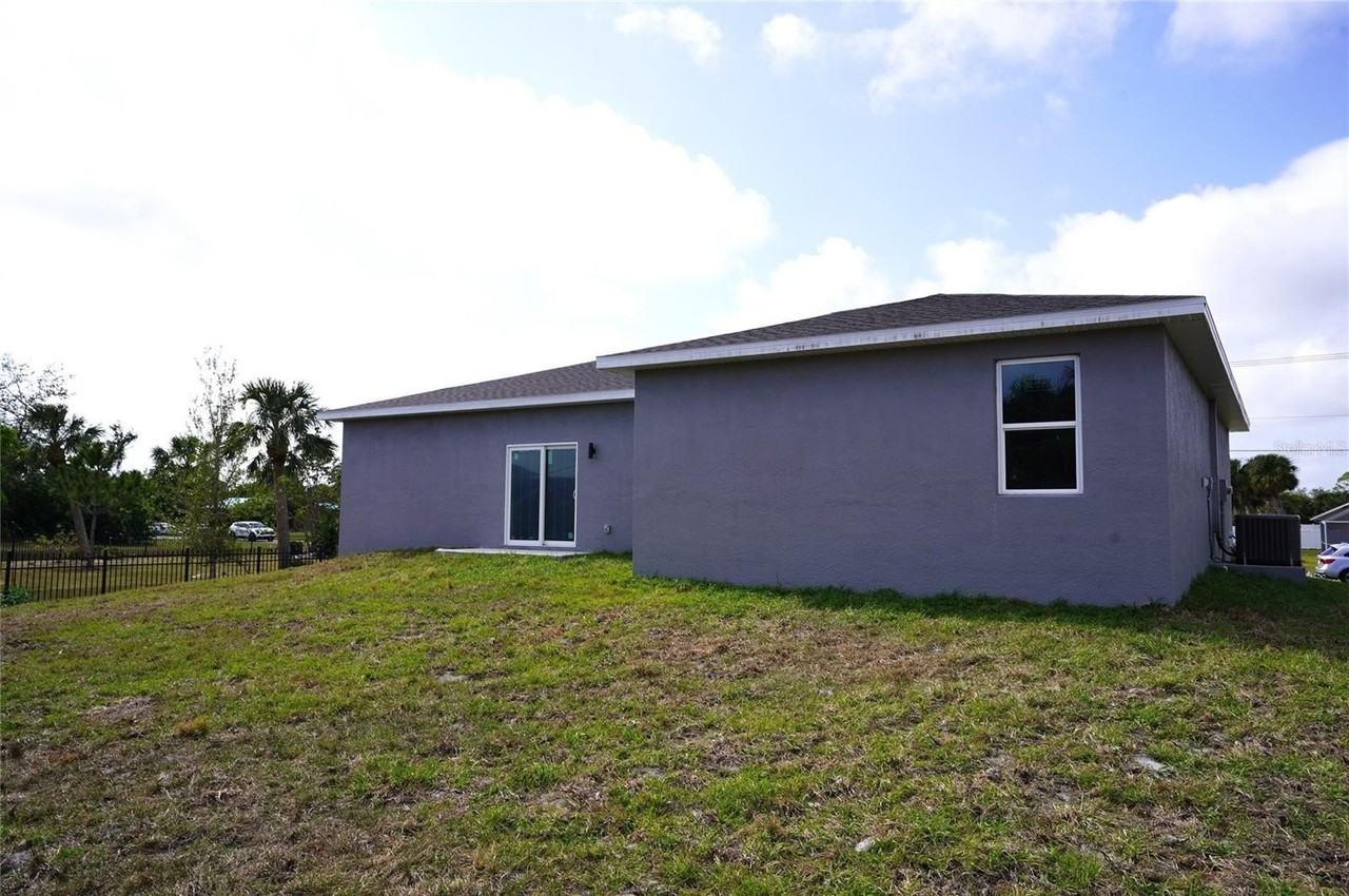19309 Midway Blvd - Photo 3 of 29