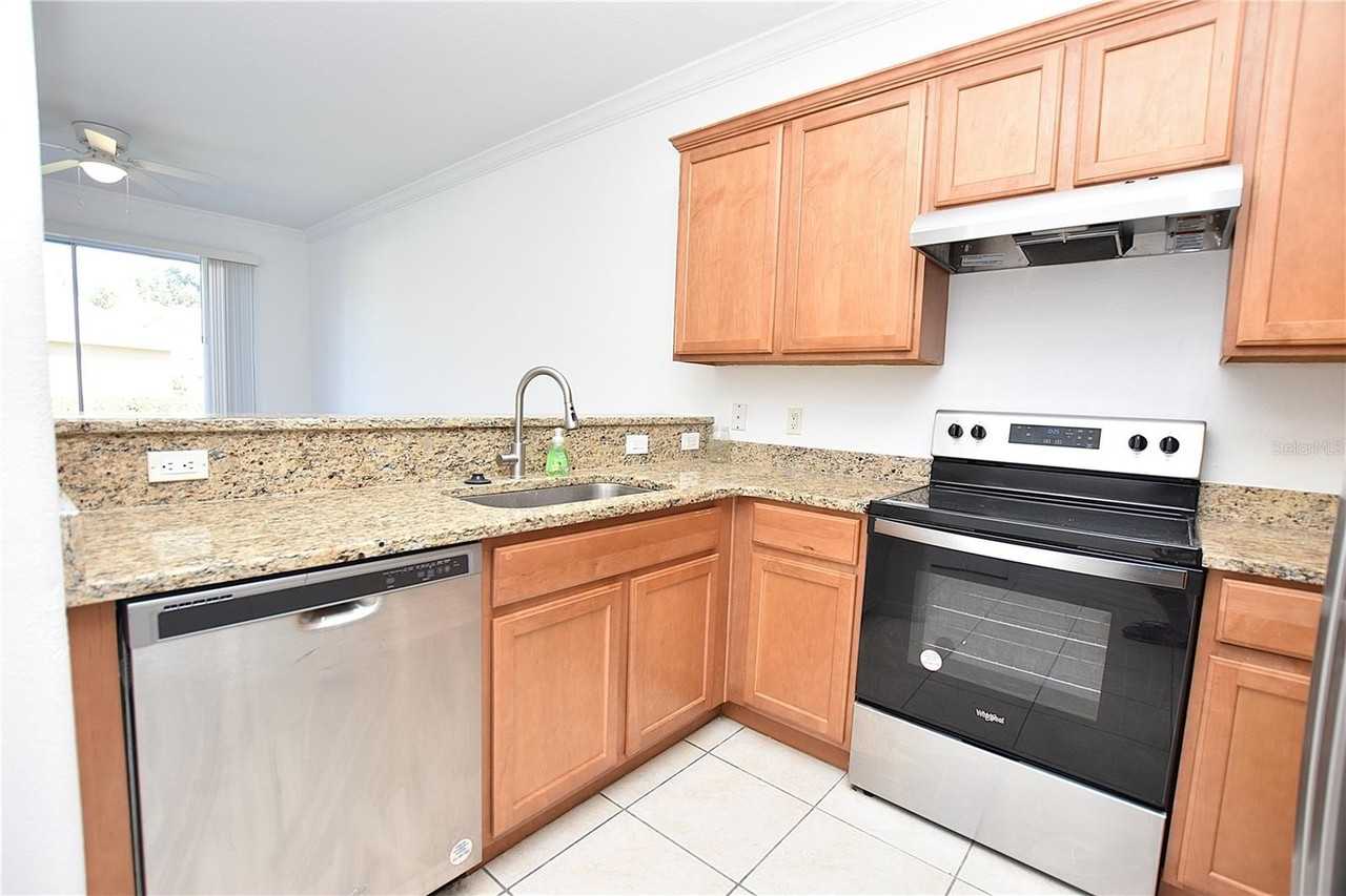 6352 Sedgeford Dr - Photo 2 of 40