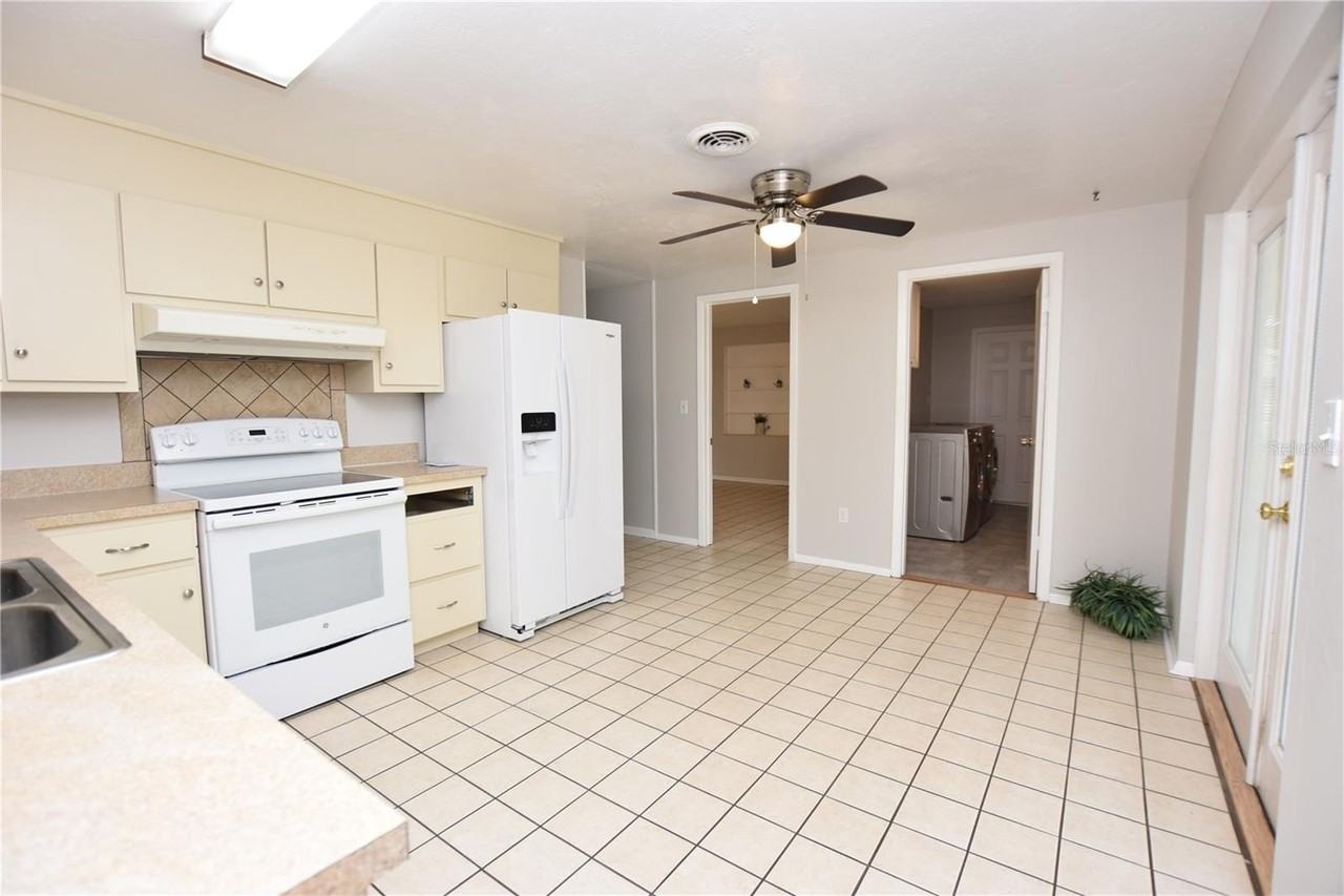 1424 Phyllis St - Photo 2 of 30
