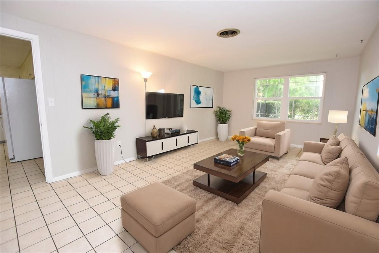 1424 Phyllis St - Photo 6 of 30