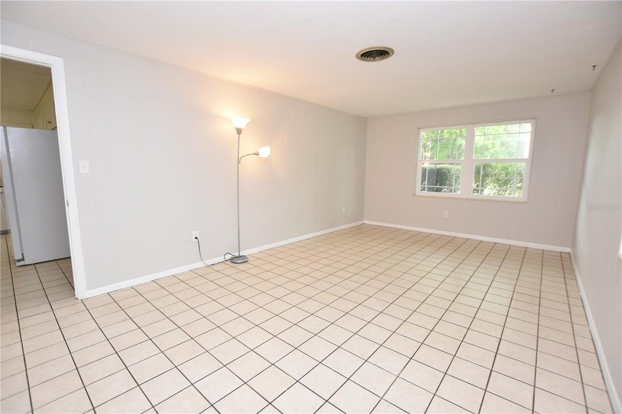 1424 Phyllis St - Photo 7 of 30