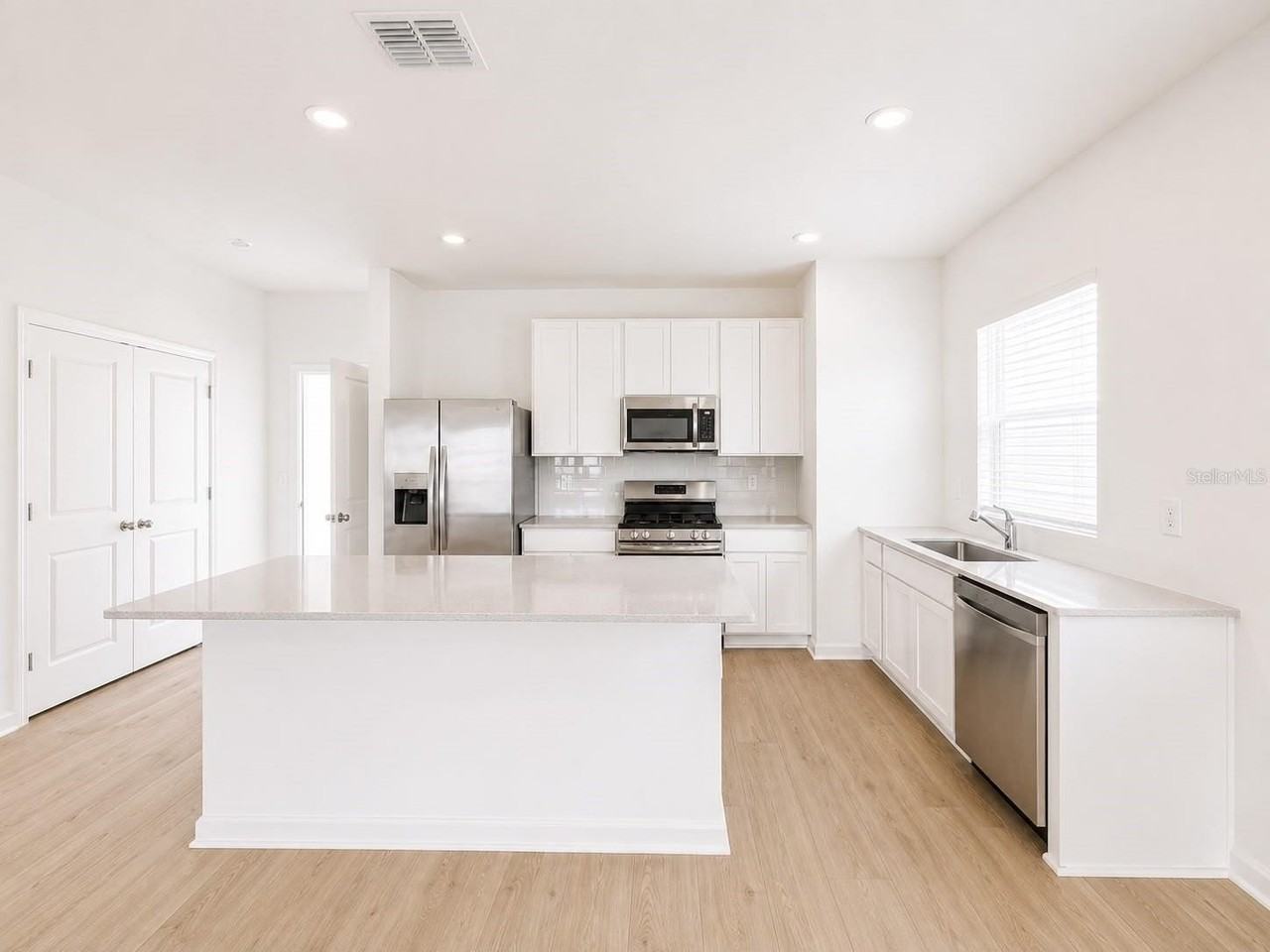 5115 Loyalty Dr - Photo 4 of 34