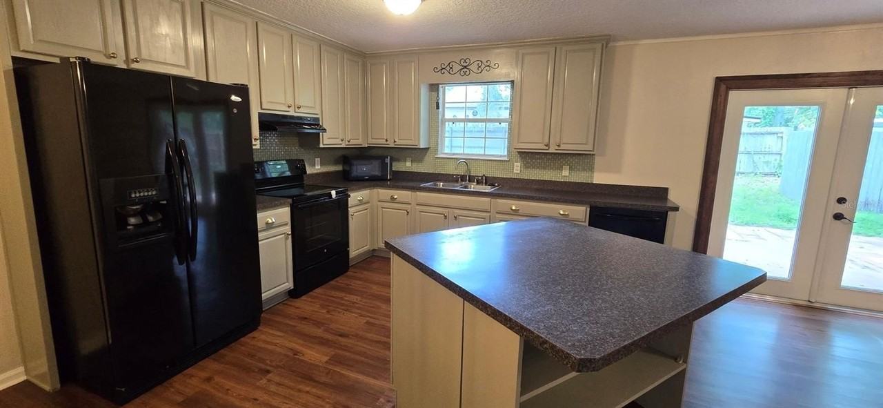 5401 Nw 63rd Pl - Photo 4 of 17