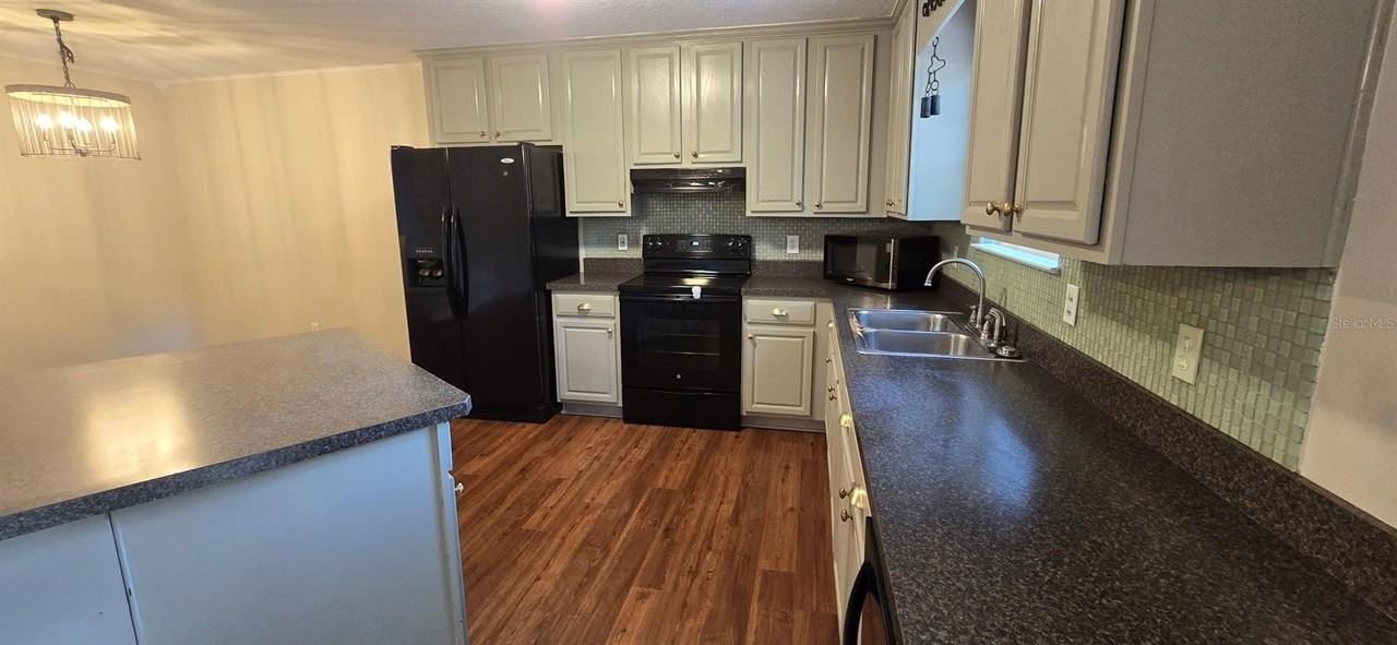 5401 Nw 63rd Pl - Photo 6 of 17
