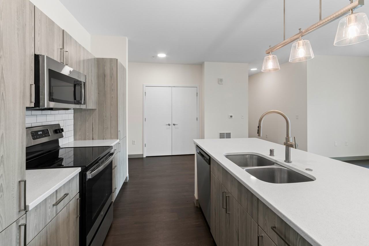 2420 E Capitol Dr #400 - Photo 4 of 26