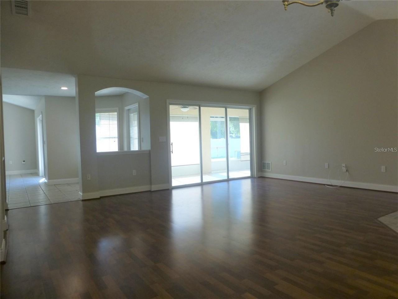 1311 Se 39th Ct - Photo 7 of 23