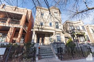 featured image of 842 W Waveland Ave #3