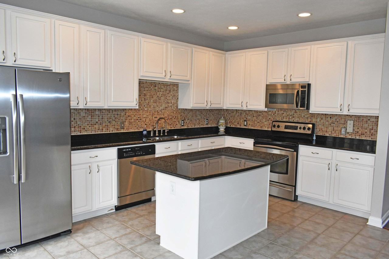 12968 Grenville St - Photo 2 of 35