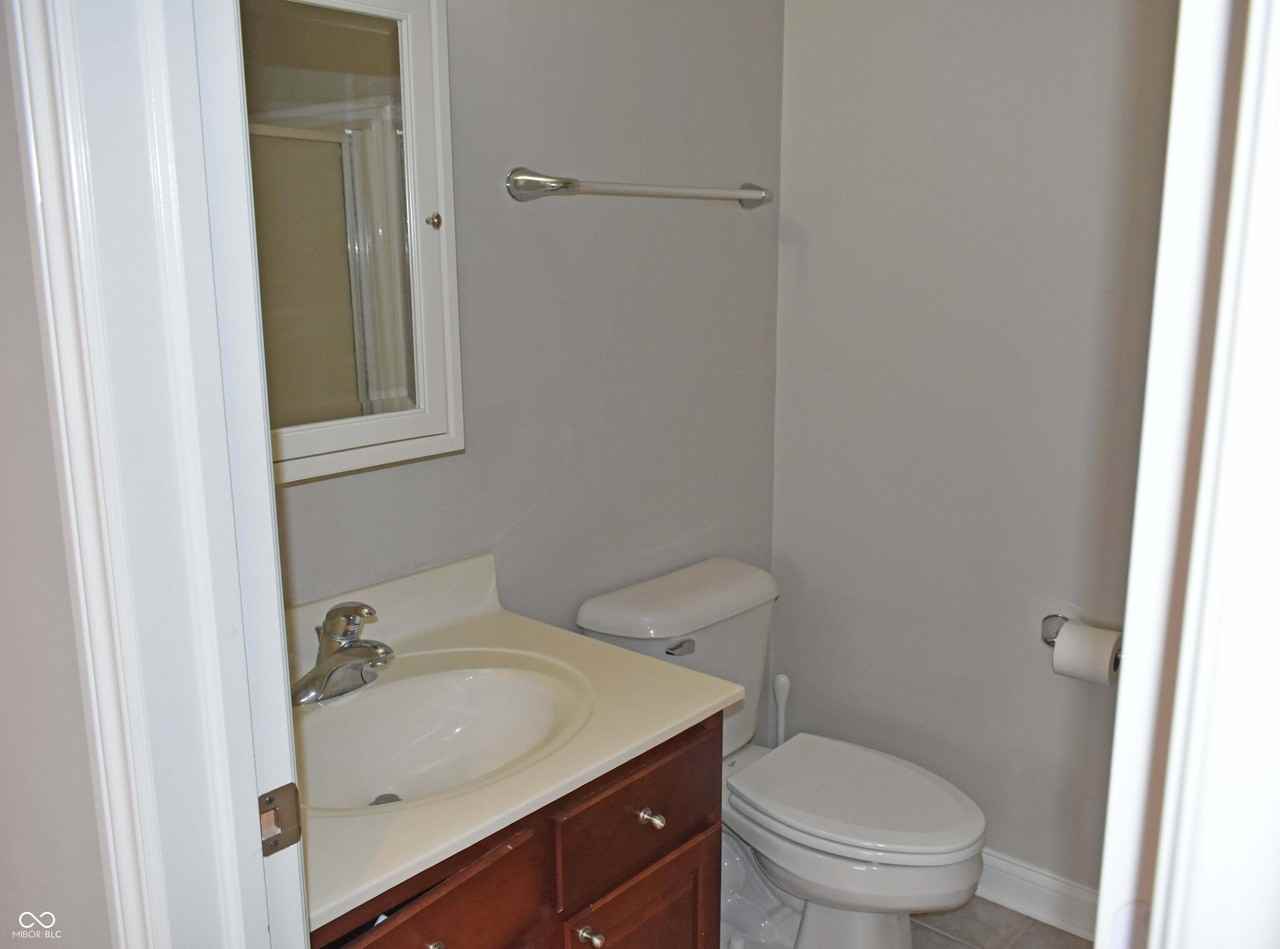 12968 Grenville St - Photo 6 of 35