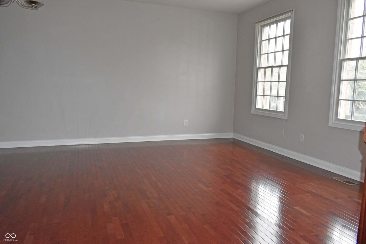 12968 Grenville St - Photo 7 of 35