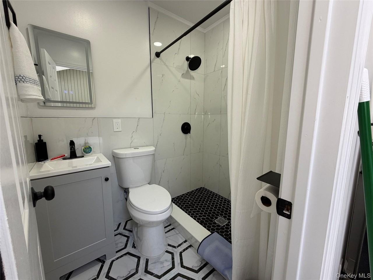 4 Julie Ln - Photo 5 of 7
