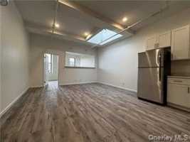 featured image of 102 North St #1