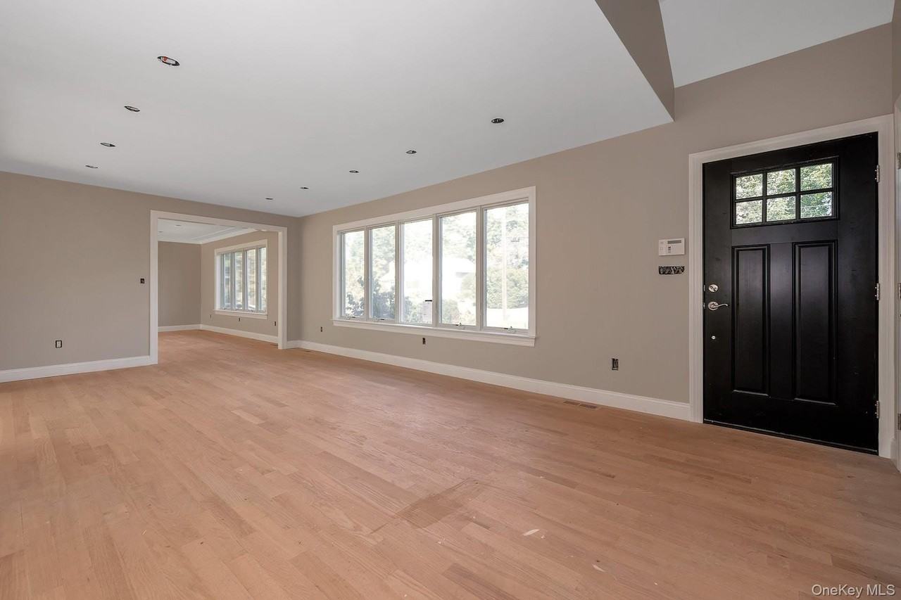 58 Marion Dr - Photo 4 of 27