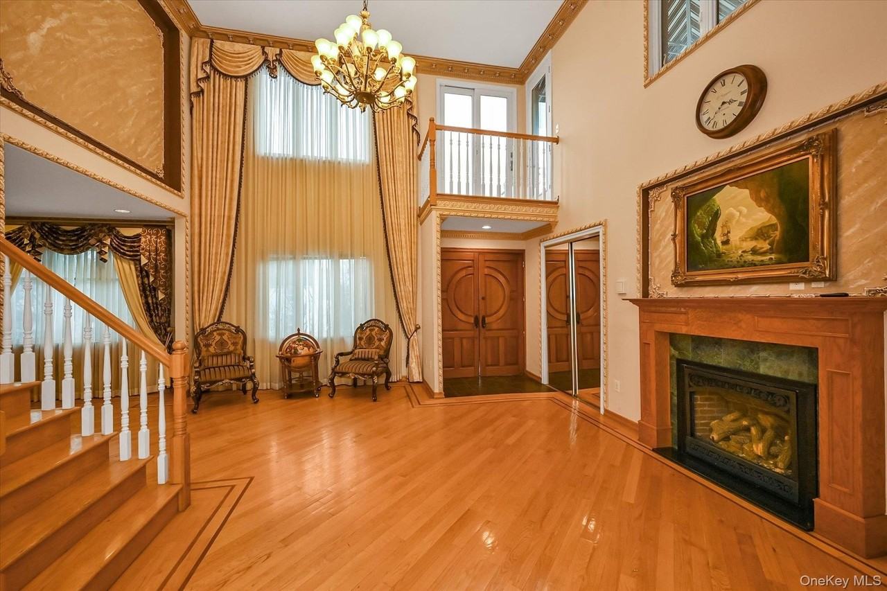 7716 Kew Forest Ln - Photo 3 of 25