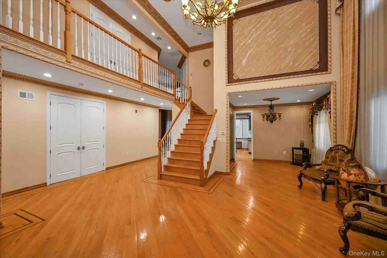 7716 Kew Forest Ln - Photo 5 of 25