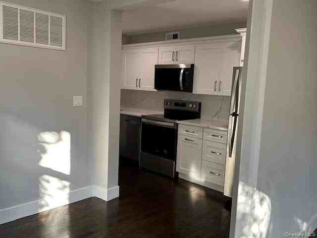 11 Nesaquake Ave #1stFL - Photo 5 of 16