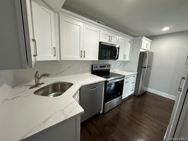 11 Nesaquake Ave #1stFL - Photo 6 of 16