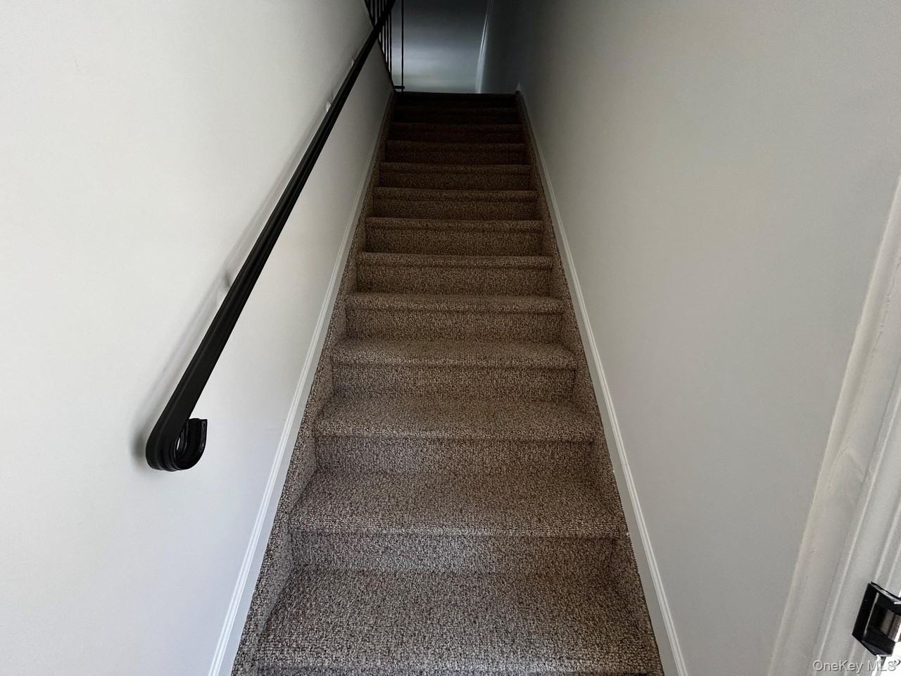 304 Dawson Ln - Photo 3 of 8