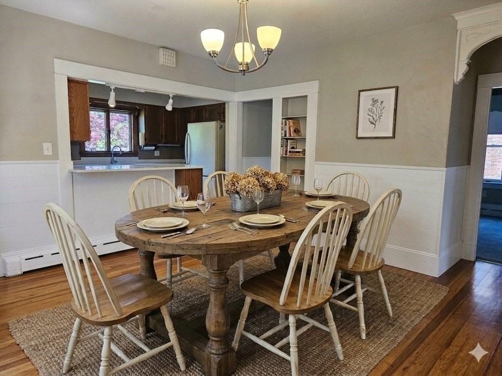 1421 Morton Ave - Photo 4 of 26