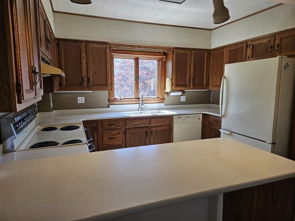 1421 Morton Ave - Photo 7 of 26