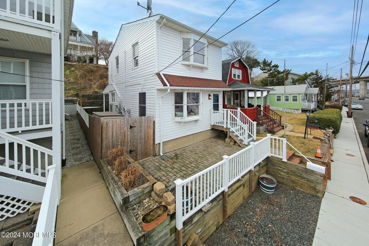 67 S Bay Ave - Photo 4 of 34