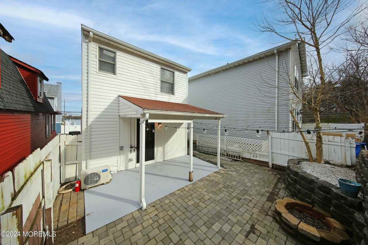 67 S Bay Ave - Photo 5 of 34