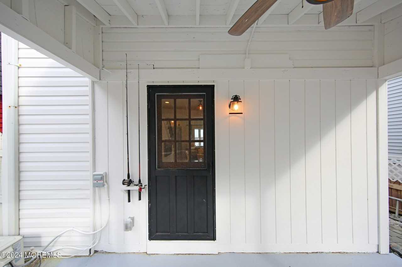 67 S Bay Ave - Photo 7 of 34