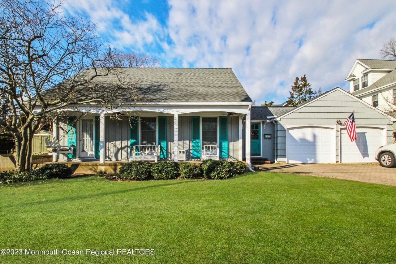 303 Bell Pl